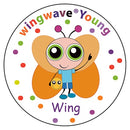 Wing mit bunten Punkten, wingwave Young in bunten Buchstaben